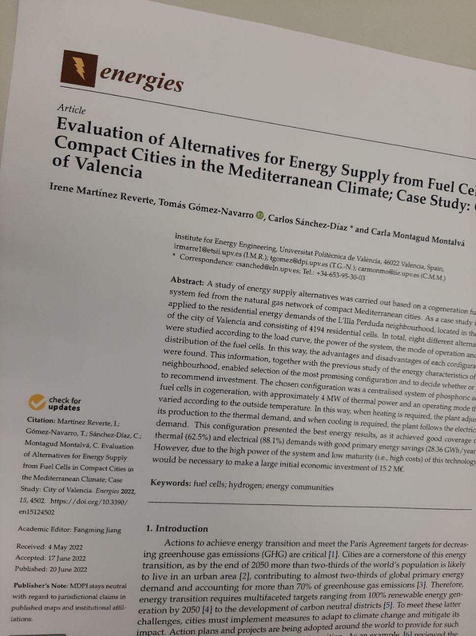 Evaluation of alternatives for energy supply from fuel cells in compact cities in the Mediterranean climate; Case study: City of Valencia